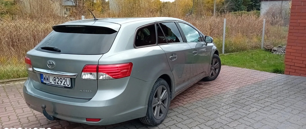 Toyota Avensis cena 43500 przebieg: 156000, rok produkcji 2014 z Zielonka małe 67